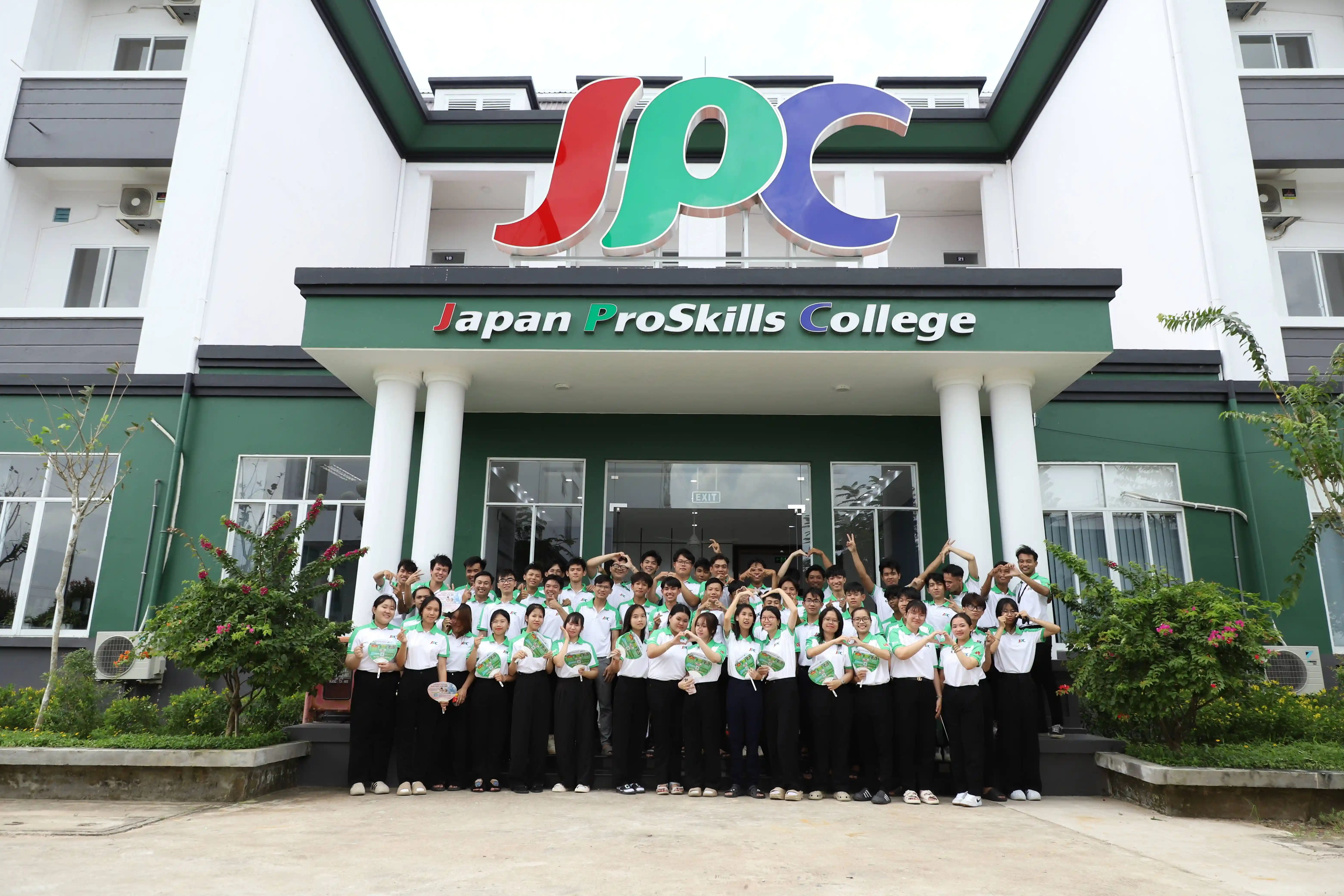 日本専門技能中等専門学校→ sau đó JPC／本校