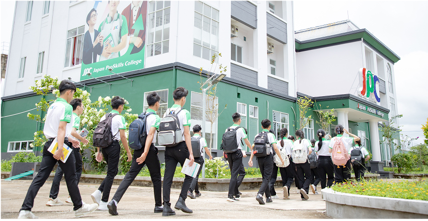 日本専門技能中等専門学校→ sau đó JPC／本校