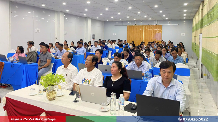 Có thể là hình ảnh về một hoặc nhiều người, bàn, cái bục và văn bản cho biết '主 2 បនឃ្ BOT Japan ProSkills JapanProSkillsCollege College © 079.426.5022'' class='WACImage SCXW40554739 BCX0