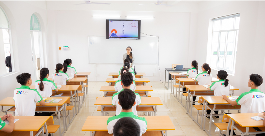 日本専門技能中等専門学校→ sau đó JPC／本校