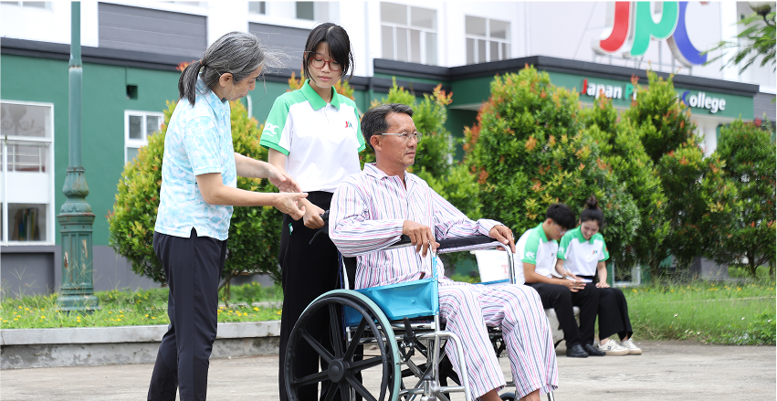日本専門技能中等専門学校→ sau đó JPC／本校