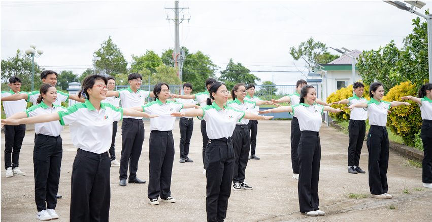 日本専門技能中等専門学校→ sau đó JPC／本校